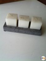 Trois bougies stylées avec leur support