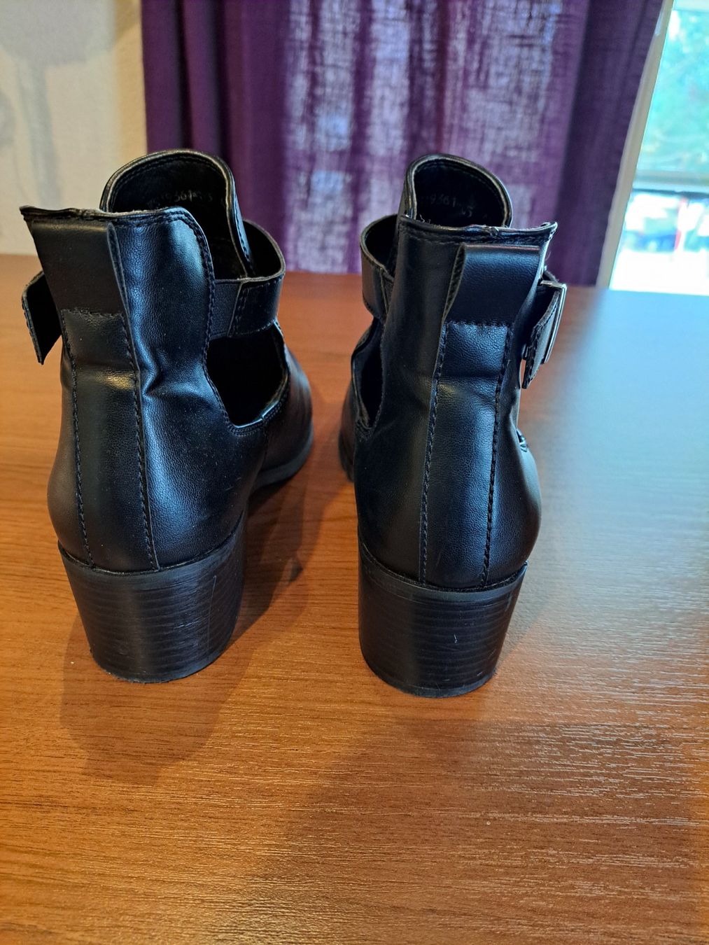 Scarpe da donna: Schwarze Stiefeletten Gr. 41 – Usato da Rafz venduto da MuriFinn 2