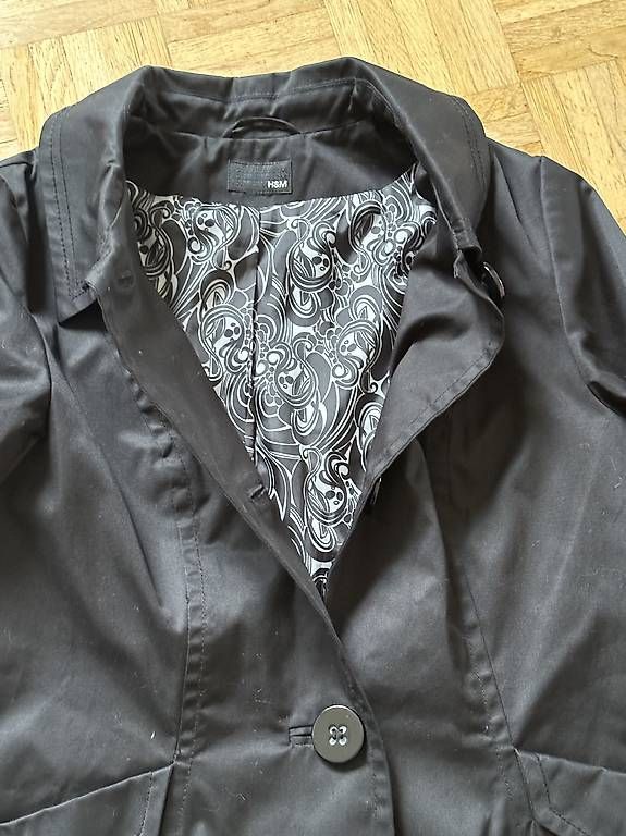 Cappotti: Schwarzer Trenchcoat Gr.M – Usato da Stäfa venduto da DearDarling 4