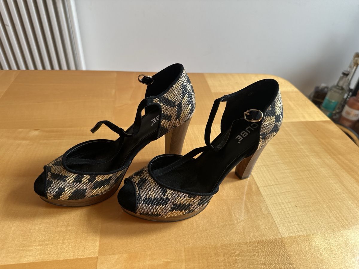 Cube Chaussures femmes: Heels Grösse 37, CUBE – D'occasion à Zürich par Misus.Flohmi 1