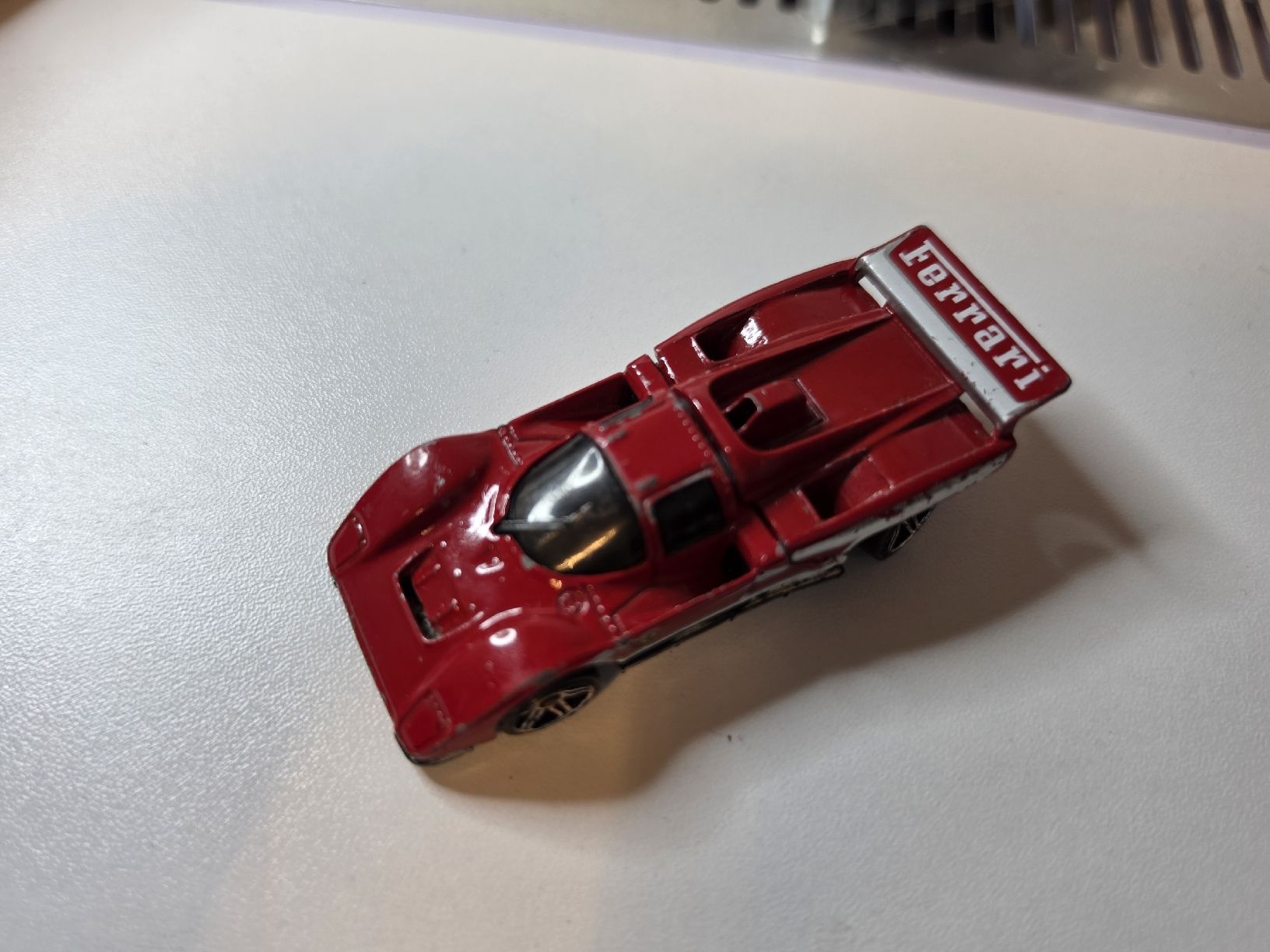 Hot Wheels Modellini d'auto: Hot Wheels Ferrari 512M 2009 – Difettoso da Rupperswil venduto da Borislav22