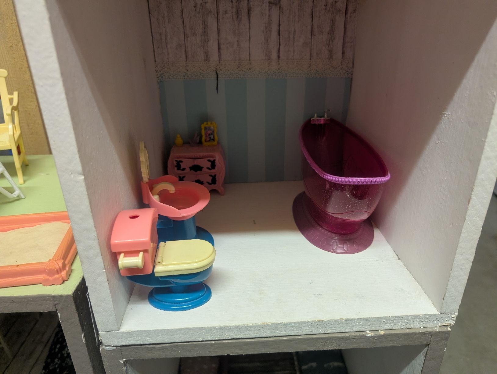 Barbie Case e mobili per bambole: Barbiehaus selfmade inkl Einrichtung  – Usato da Grünen venduto da nic_7jmp 6