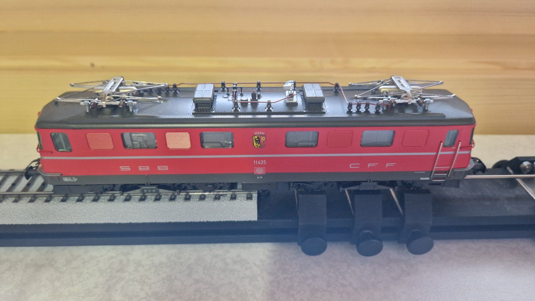Märklin Modellini di ferrovie: Marklin 3336 Ae 6/6 Genève de Marklin avec décodeur ESU – Usato da Crésuz venduto da lechat07