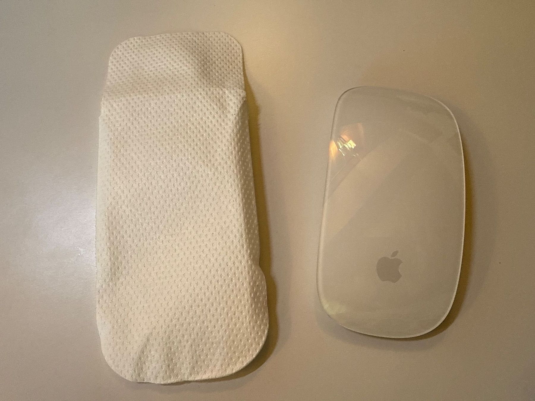 Apple Mouse: APPLE Magic Mouse - Multi-Touch Oberfläche Maus, Kabellos – Nuovo e nell'imballaggio originale da Häusernmoos venduto da BarBer_1