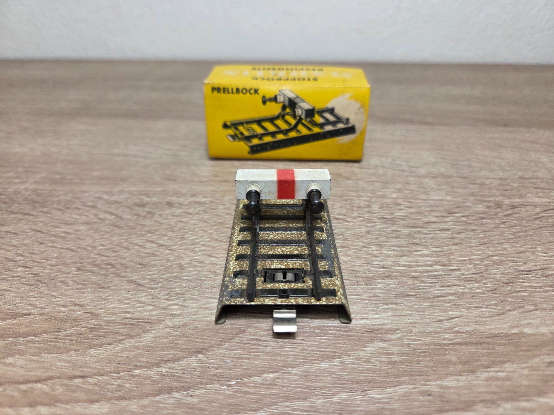 Märklin Modellini di ferrovie: Märklin 7190 Prellbock M H0 – Usato da St-Aubin-Sauges venduto da Lo_Go