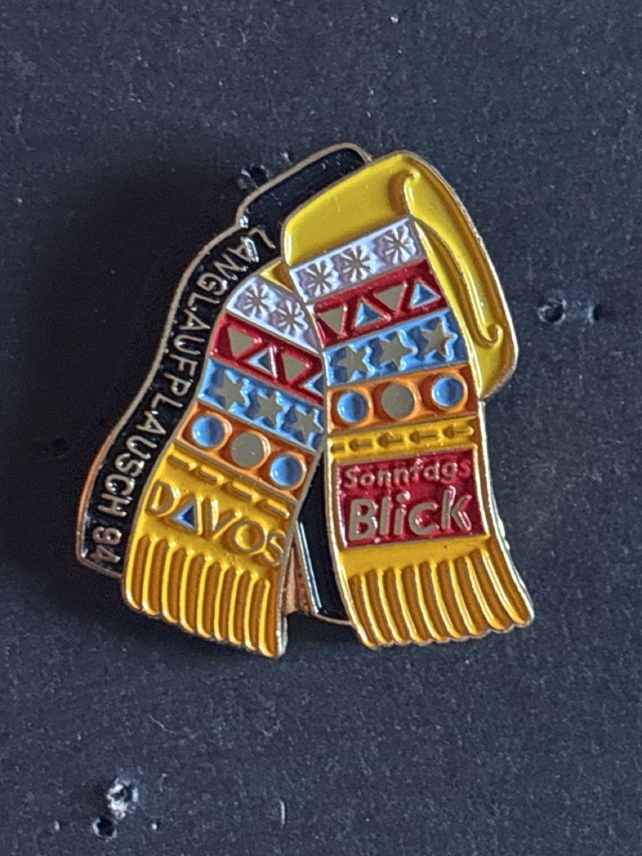 Placchette & Badge: Pin Sonntags Blick Zeitung Schal – Usato da Lützelflüh-Goldbach venduto da NicoleL.