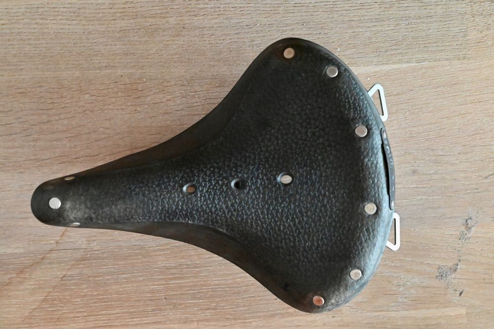 ANCIENNE SELLE DE vélo en Cuir à ressorts. pas de marque apparente EUR