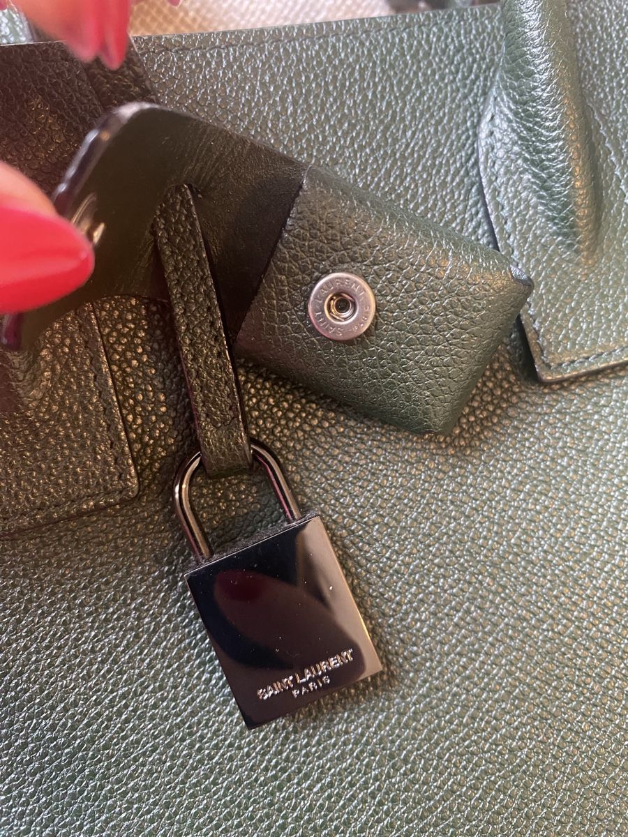 Saint Laurent Sacs femmes: Saint Laurent Sac de Jour leather handbag – D'occasion à Mies par nic_yk5d 7