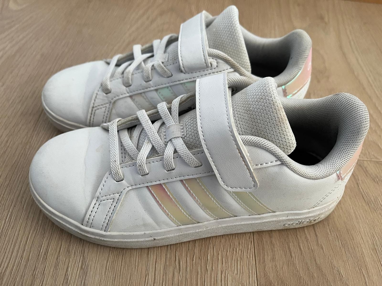 Adidas Schuhe für Mädchen: Adidas Grand Curt Seaker  Grösse 33,5 – Gebraucht aus Witterswil von Zeraph 1