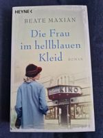 Beate Maxian Die Frau im hellblauen Kleid