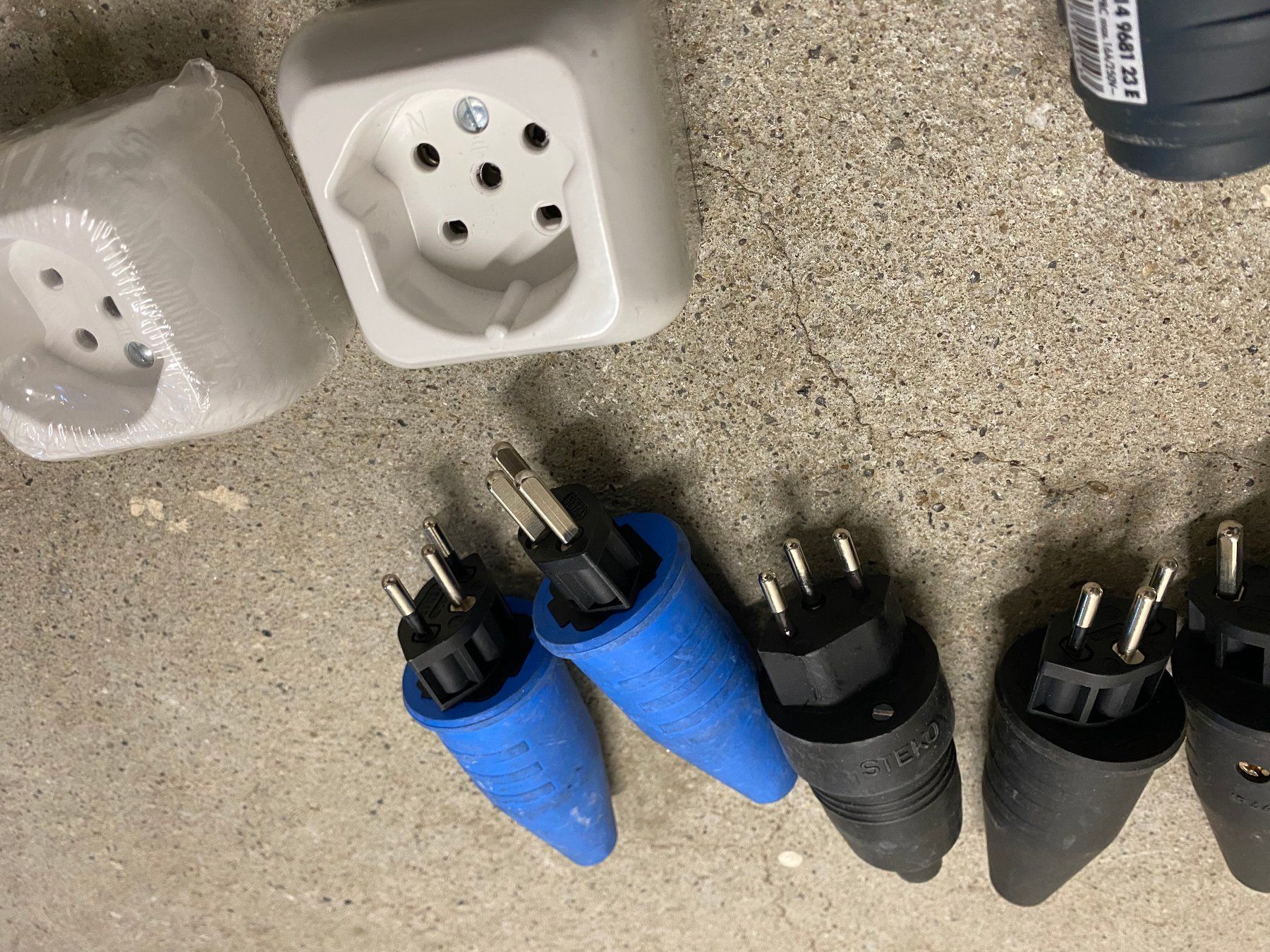 Elektrotechnik: Stecker Kupplungen Typ12, Typ13, Typ23 Typ15 Steckdose – Gebraucht aus Reinach BL von Herzogtech 3