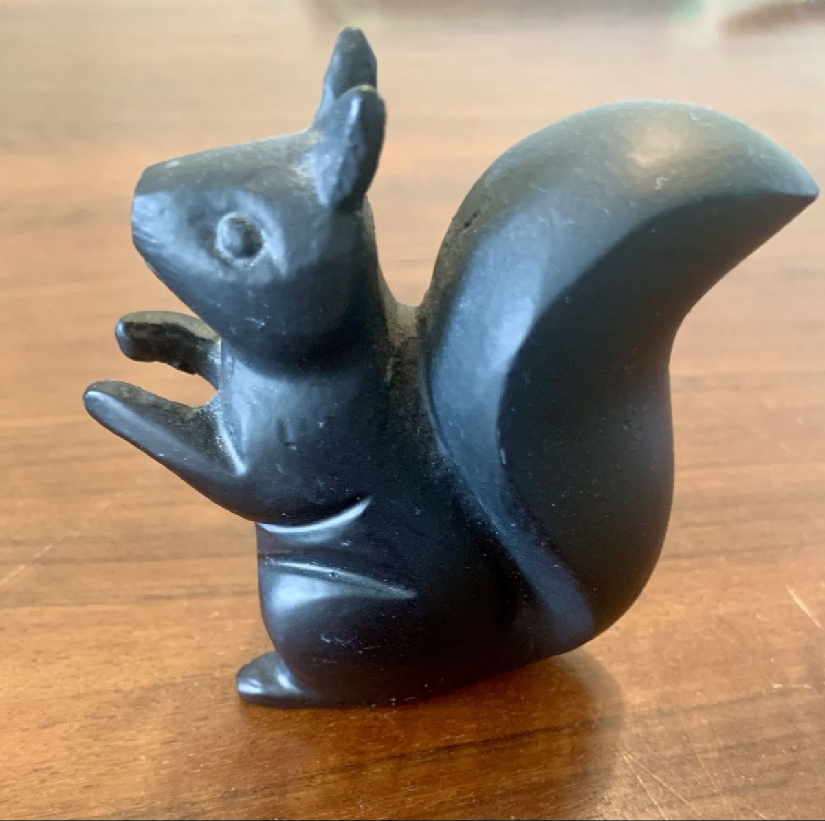 Statuette: Vintage schwarz Eichhörnchen Figur – Usato da Unterseen venduto da jpowers1971