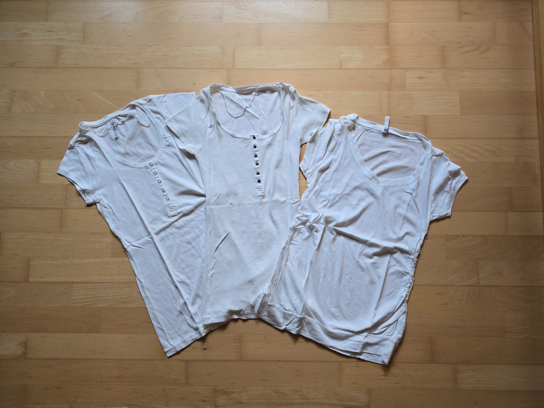 T-shirt: 3 weisse T-Shirt S – Usato da Dättlikon venduto da Wundertuete_