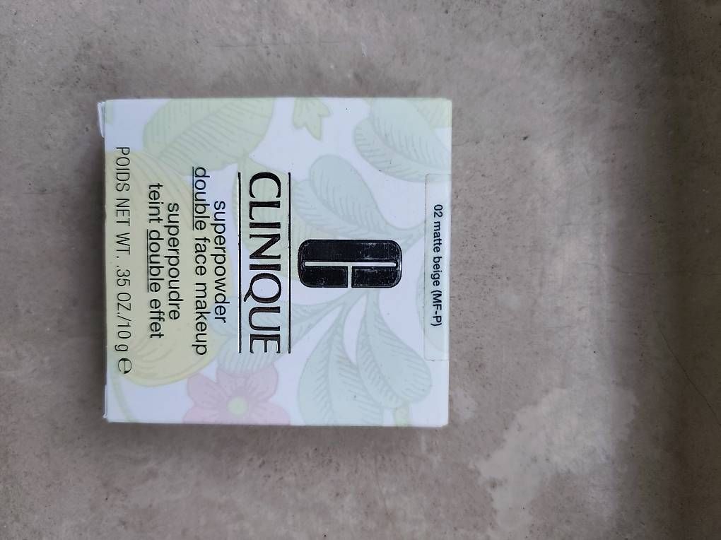 Make-up: Clinique Superpowder Matte Beige  – Usato da Basel venduto da dap_khz5 4