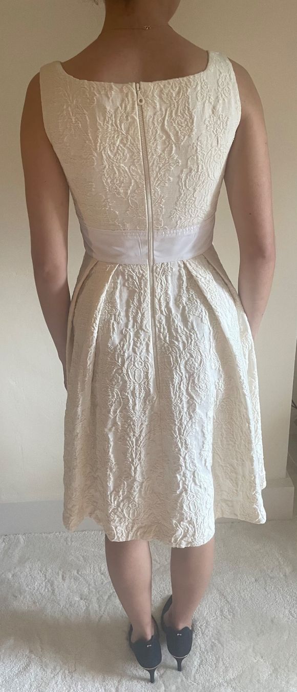 Tara Jarmon Kleider: Robe écru évasée scintillante Tara Jarmon – Neu (gemäss Beschreibung) aus Troinex von nadinebmichaelson 5