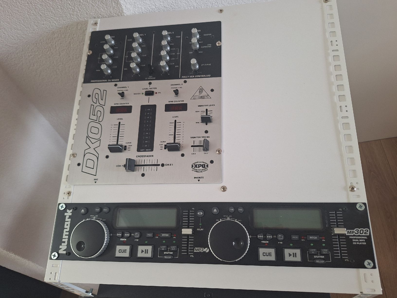 Behringer Console di mixaggio: Numark MP302 Doppel CD Player mit Behringer DX052 Mischpult – Nuovo (secondo la descrizione) da Zuzwil SG venduto da the_m7d6 1