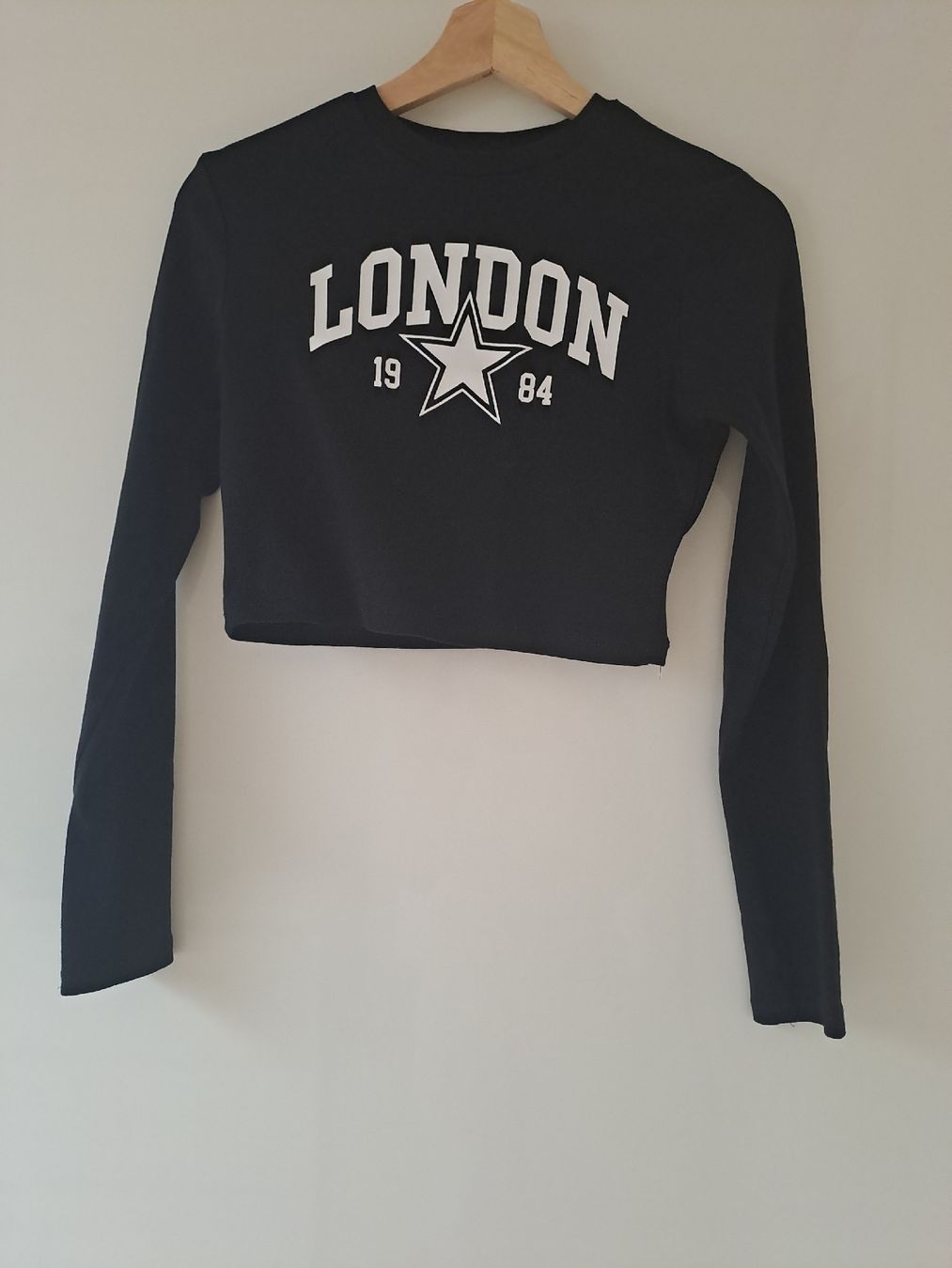 Pullover & Sweatshirts: schwarzer Crop Pullover – Neu (gemäss Beschreibung) aus Rothenburg von 123odermatt