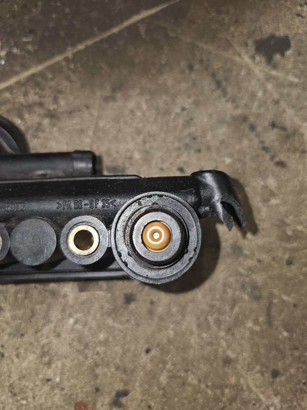 Volkswagen Tutti pezzi di ricambio auto: Bezinrail Vw Golf 3 Abf – Difettoso da Wila venduto da Schneeleu11 1