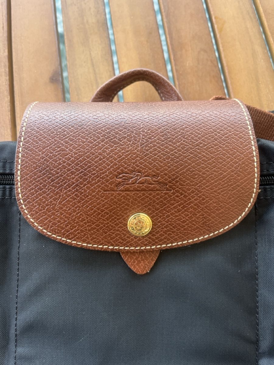 Longchamp Sacs femmes: Sac a dos Longchamp Pliage noir cuir noir  – D'occasion à Vétroz par jer_xgh6 4