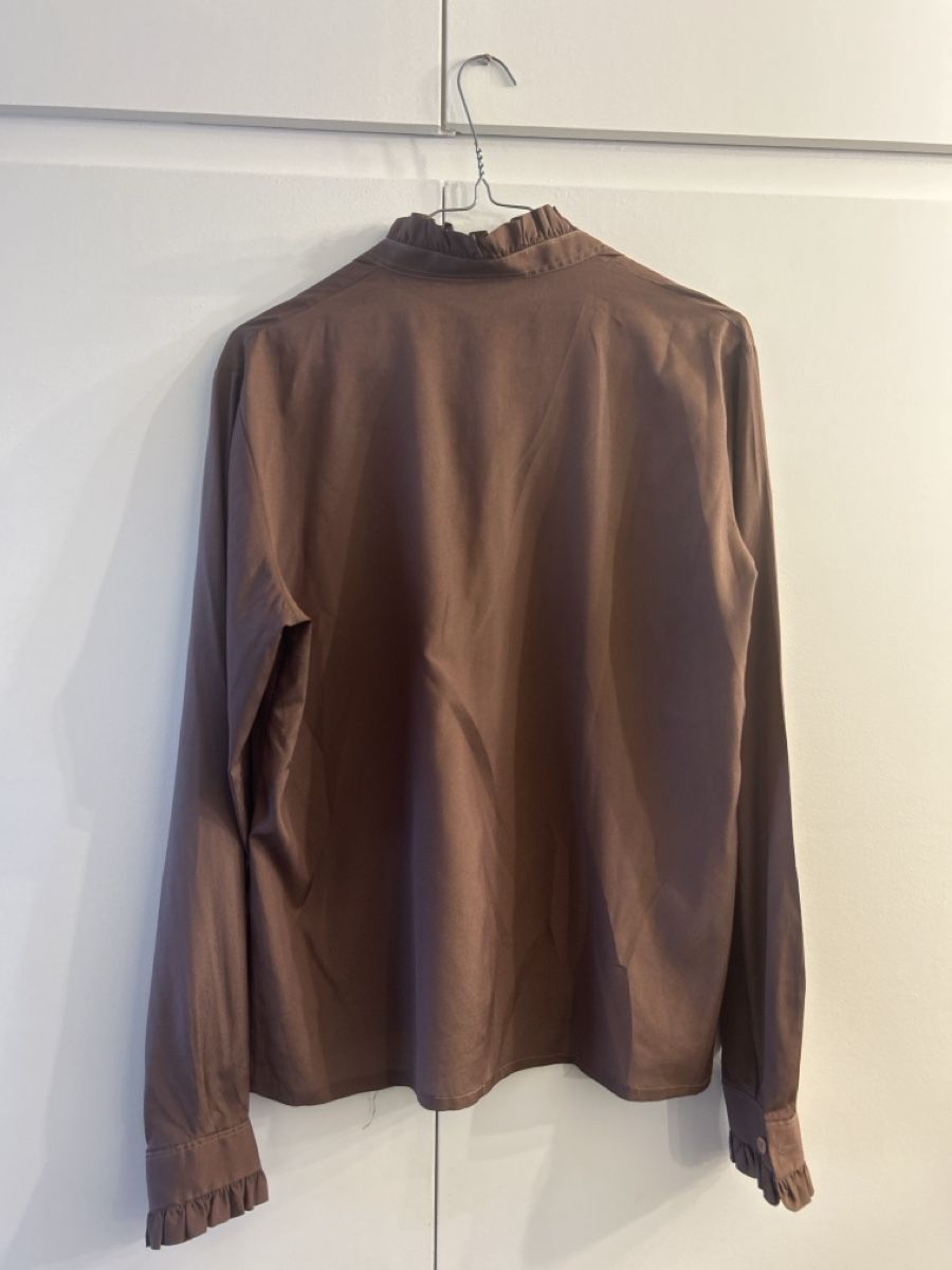 Blusen: Chic brown ruffle blouse - perfect for autumn layering! – Gebraucht aus Marly von redinaber 2