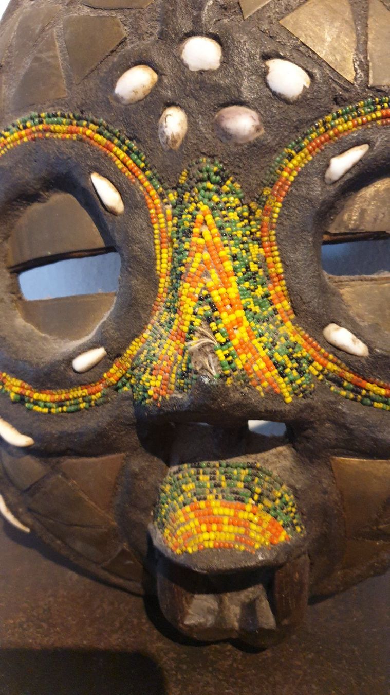 Arte internazionale: Afrikanische, alte Maske. – Usato da Goldach venduto da armando_r 2