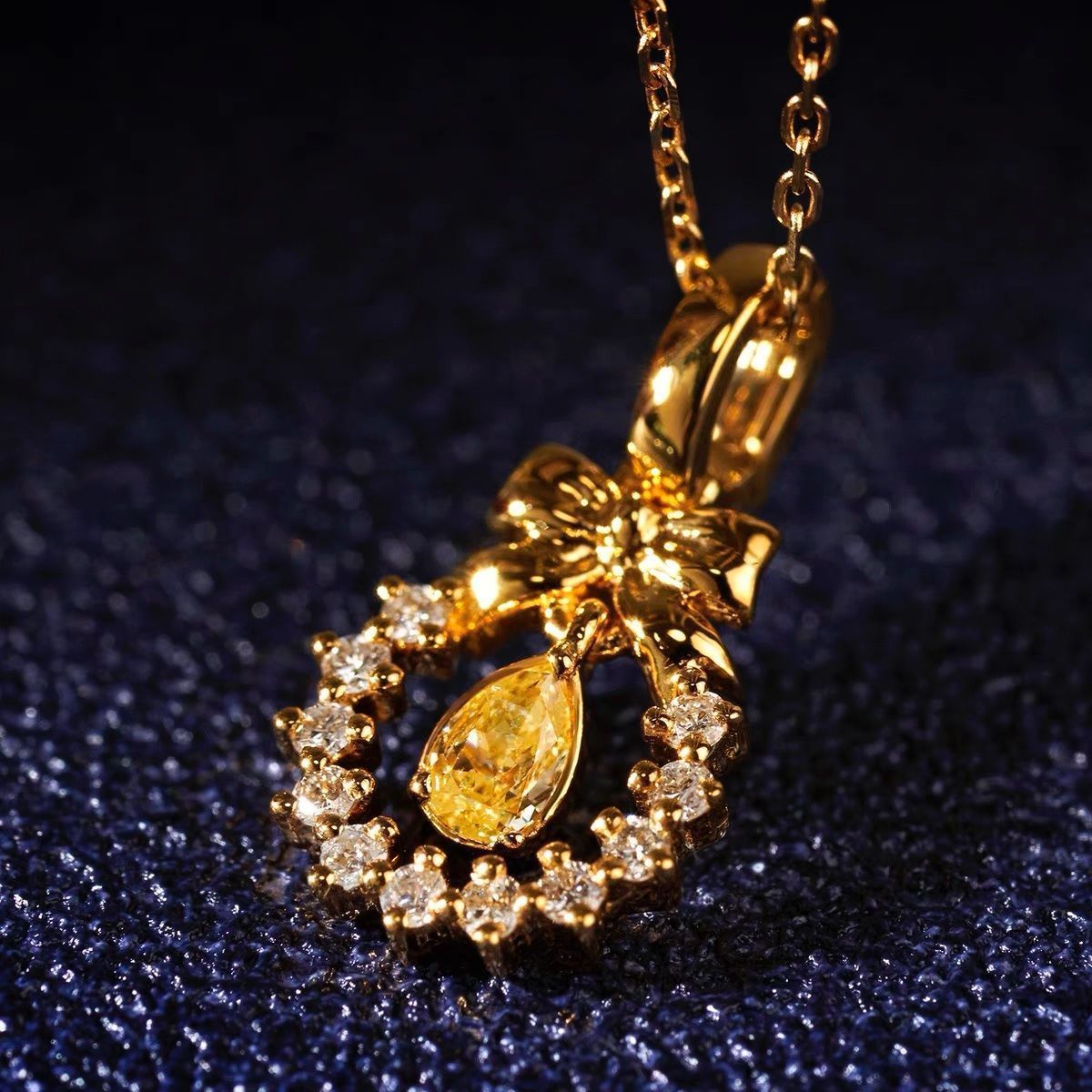 Anhänger: Diamanten  Anhänger  / 18k Gold – Neu und originalverpackt aus Sarnen von Yingsperlen1 1