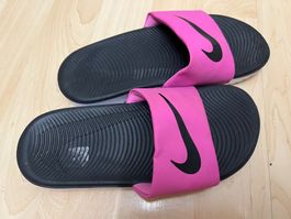 Sommerschuhe Pantoletten für Mädchen Nike Kawa Slide Gr.31