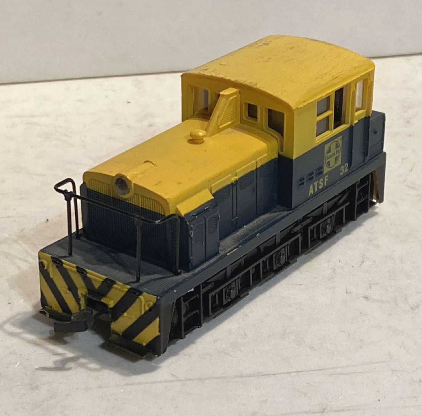 Modellini di ferrovie: Bachmann Diesel-Lok Santa Fé ATSF 32 – Usato da Sonceboz-Sombeval venduto da Decolove