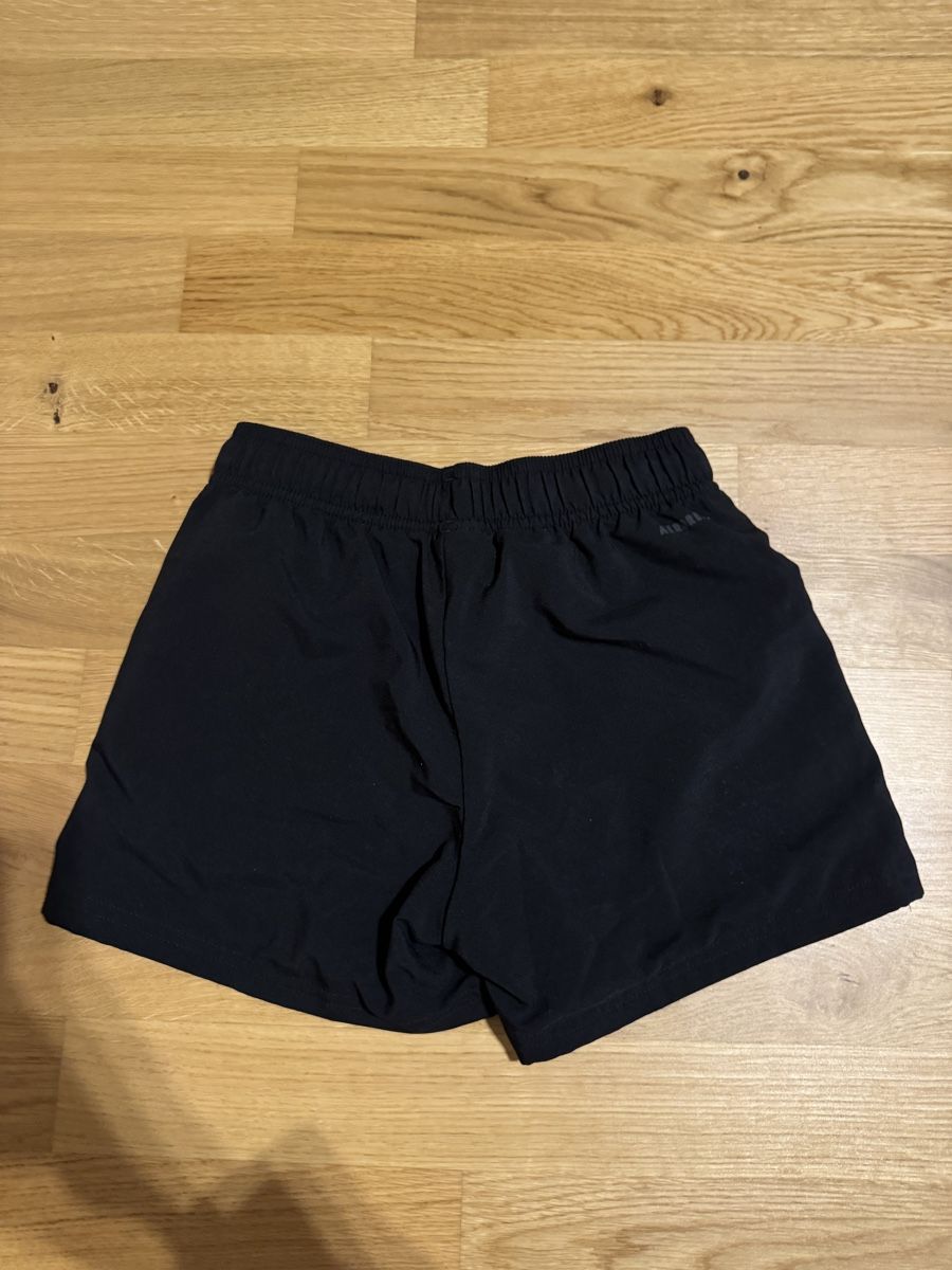 Adidas Pantaloni: Adidas Shorts, Grösse 140 – Usato da Kleinandelfingen venduto da les_gb7w 1