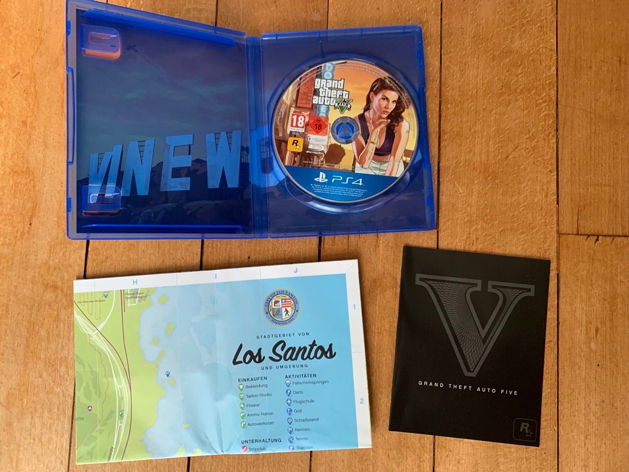 Sony Consoles: PlayStation 4 - Glacier White mit GTA V – D'occasion à Lausanne par Nails 5