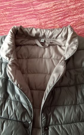 Leichte Daunenjacke in Grau, Grösse S - Ideal für Übergang!