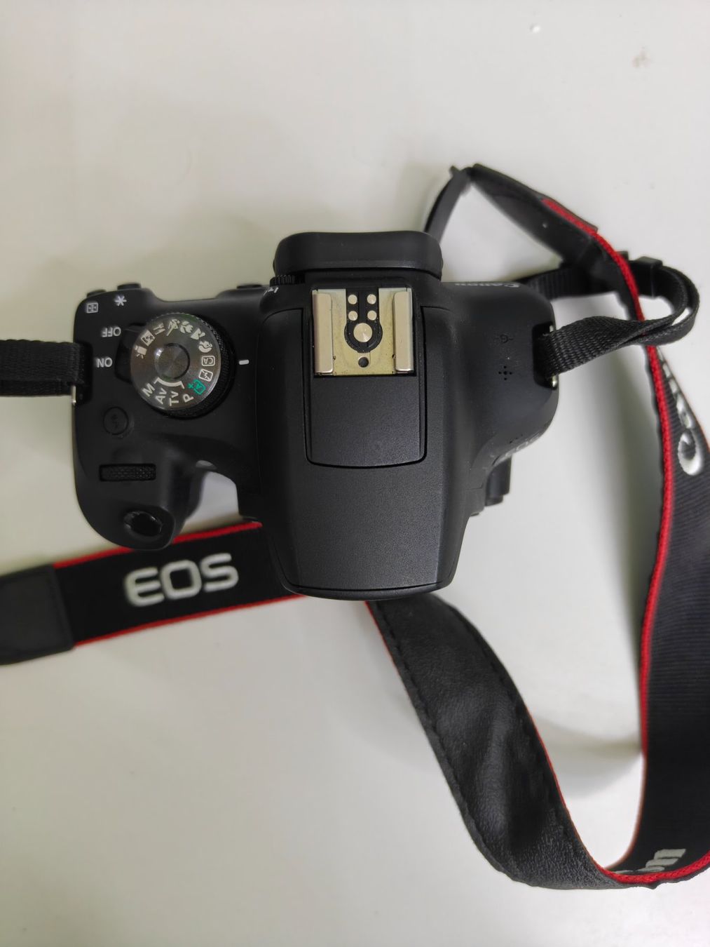Canon Appareil photo: Kamera Canon EOS 2000D Ab 40.Fr – Défectueux à Solothurn par SDGG 1