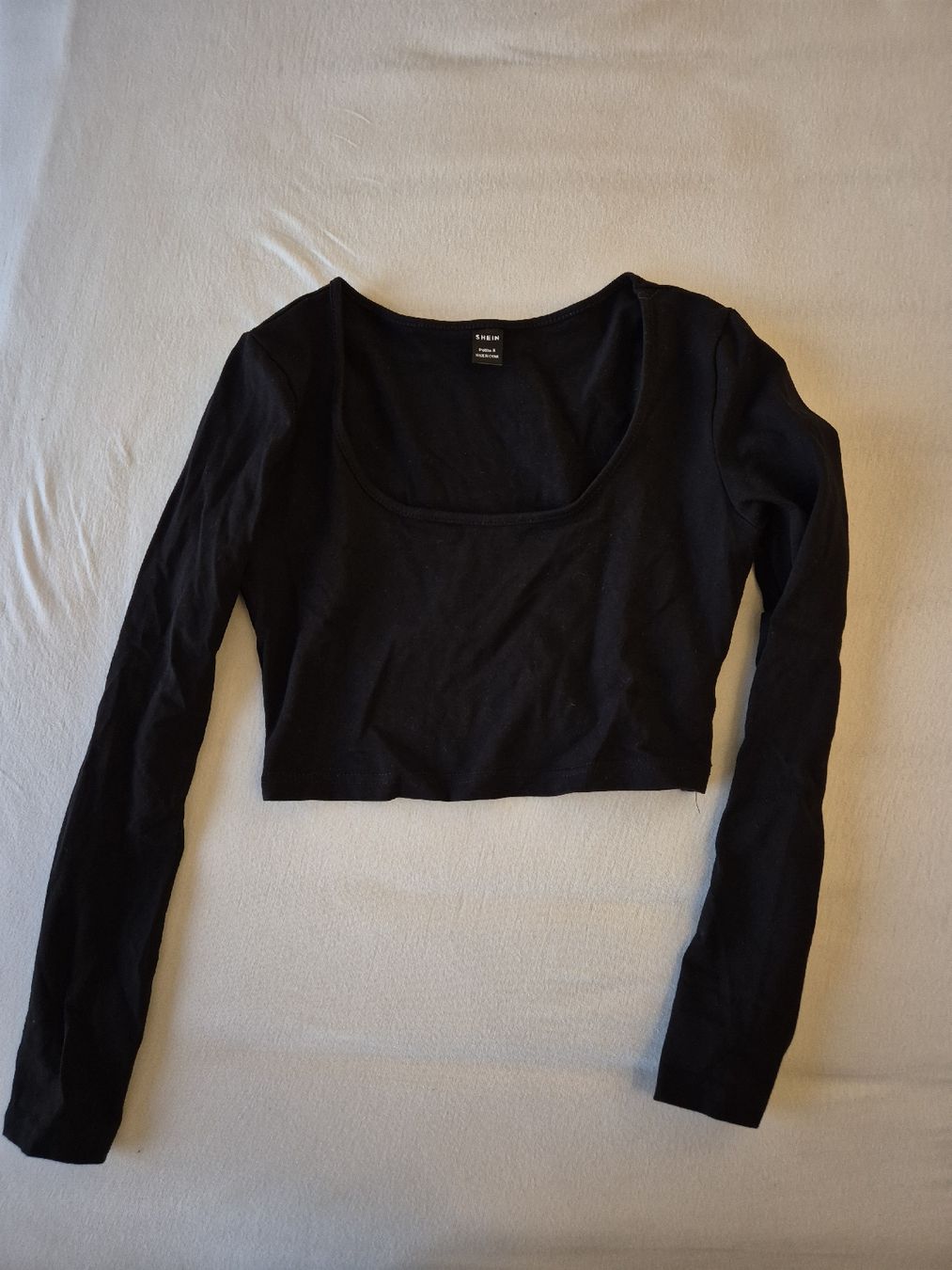 Shein Top: Schwarzes Croptop mit langen Ärmeln – Usato da Schlieren venduto da nat_76vd