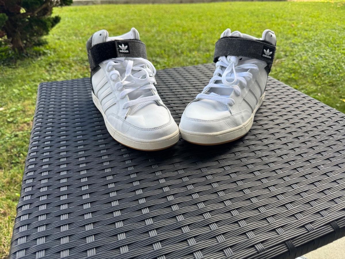 Adidas Chaussures hommes: Adidas, Blanc/gris, taille 42.5 – D'occasion à La Chaux-de-Fonds par kel_9khc 1