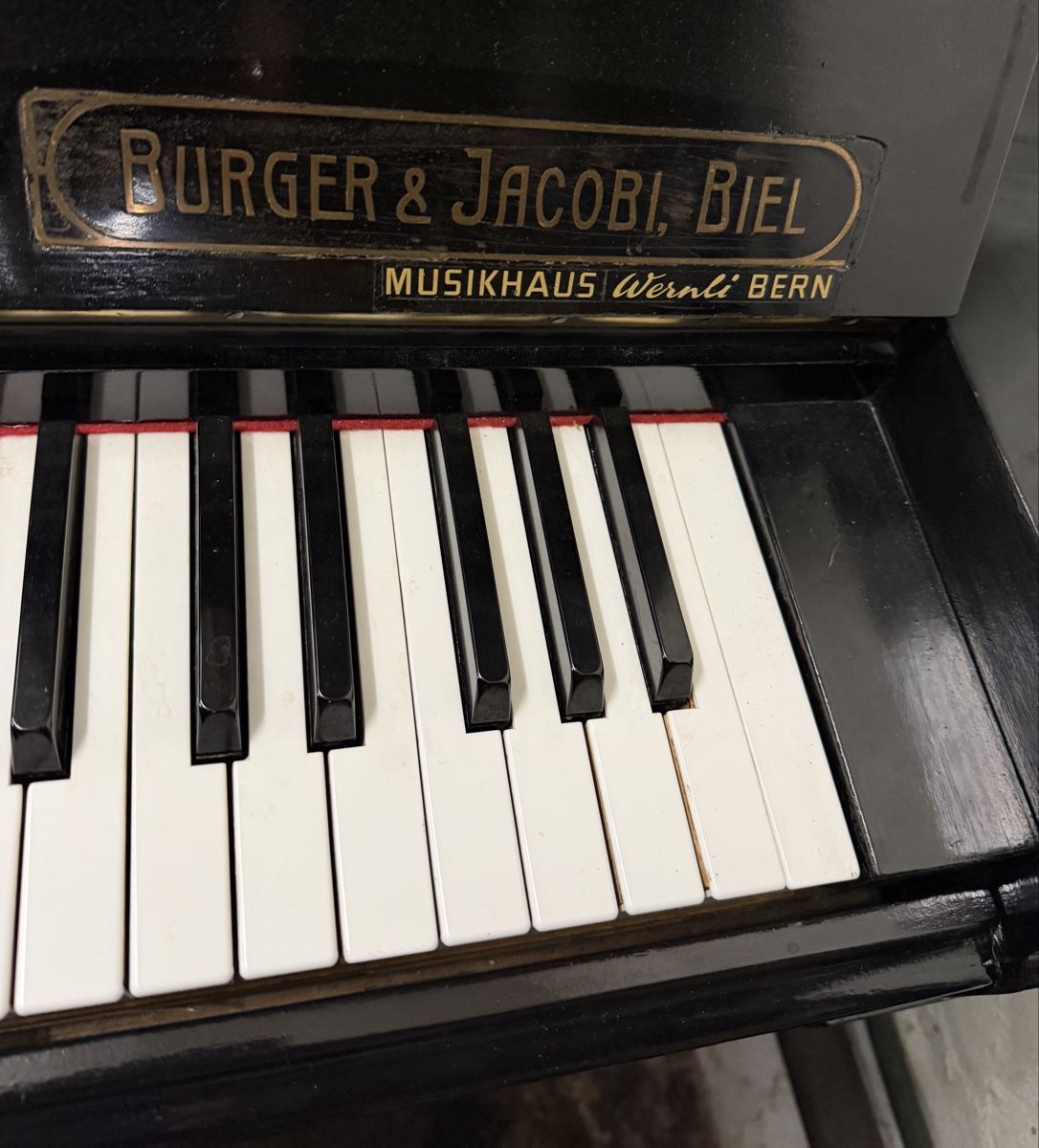 Burger & Jacobi Strumenti musicali: Antikes Klavier, Burger & Jacobi Biel, Ab 1.- – Usato da Interlaken venduto da Skandalpreis 1