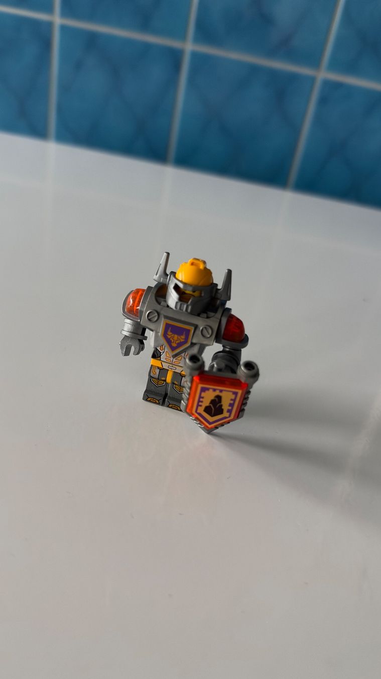 Lego Giocattoli: Lego NEXO KNIGHTS Axel Figur – Nuovo (secondo la descrizione) da Schindellegi venduto da SimplyBuy-CH