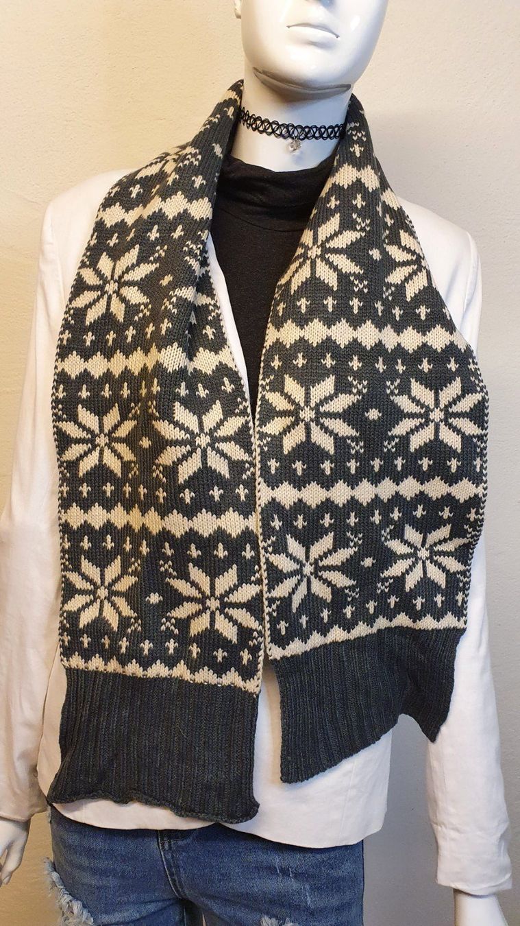 Foulard & Sciarpe: Schal 🌺 – Usato da Wald ZH venduto da CapLux