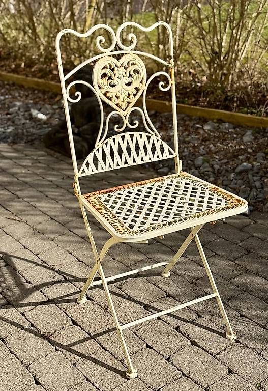 Set di tavolo e panche: Romantisches Vintage-Gartenmöbel-Set aus Metall – Usato da Wald ZH venduto da eliane0803 3
