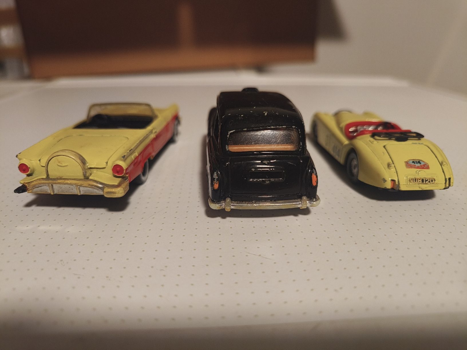 Corgi Toys Modellini d'auto: 3er Set Corgi Oldtimer Modelle Austin Taxi, Ford Thunderbird – Usato da Scherzingen venduto da The-C 2