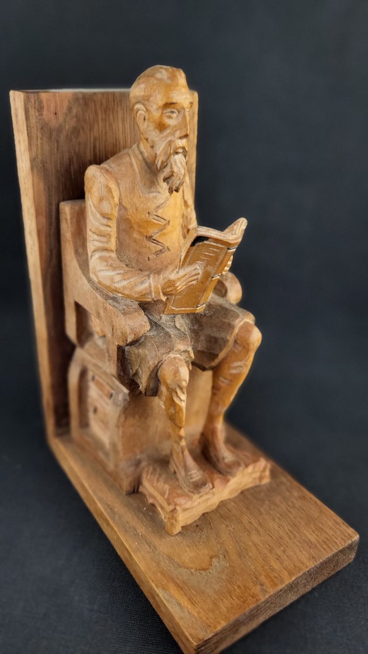 Statuette: Bücher-Stütze LESENDER MANN aus Holz – Usato da Basel venduto da spinne02 2
