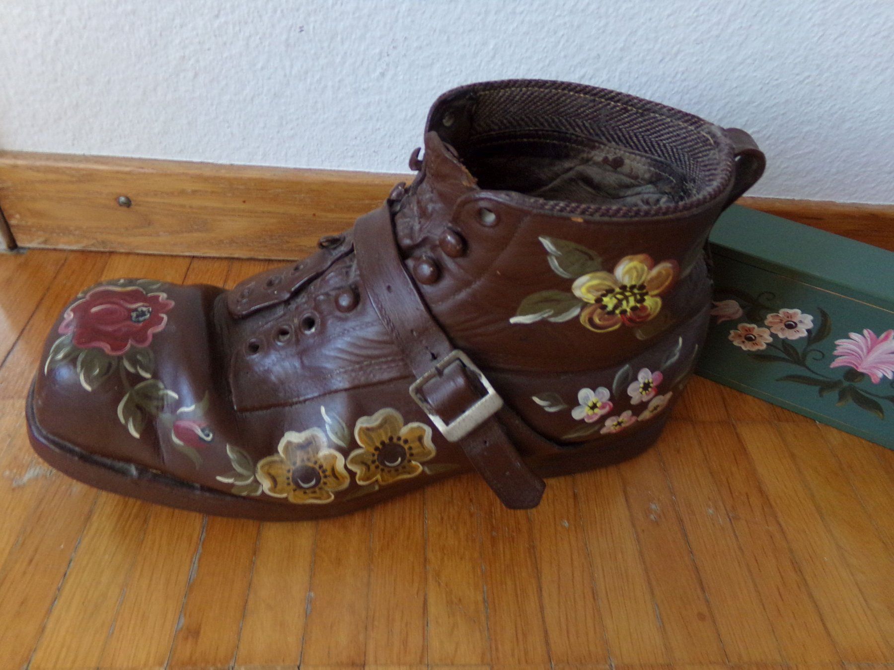 Tutte le decorazioni: Bauermalerei Schuh mit Schachtel – Usato da Winterthur venduto da Jessi_di 1