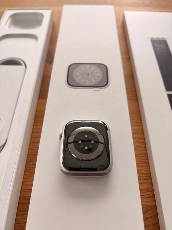 Apple Smartwatch: Apple Watch Series 8, 45mm silber – Usato da Zürich venduto da swucker 1