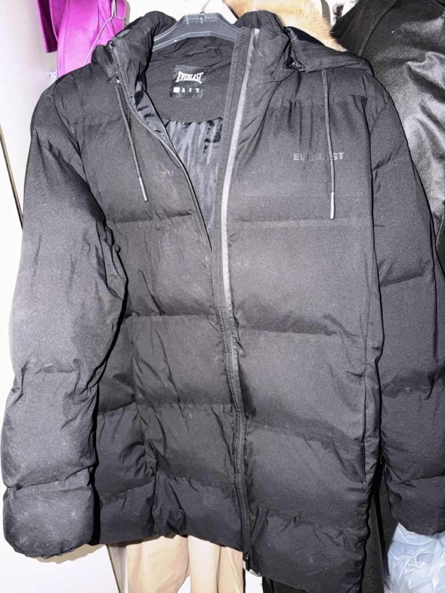 Giacche: Black down jacket  – Nuovo (secondo la descrizione) da Genève venduto da val_rp9x