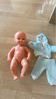 Spielzeugpuppe mit Kleidung Set