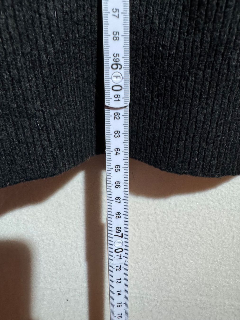 Pulls & Sweat-shirts: Schwarzer Cold Shoulder's Pullover ca Gr. L – D'occasion à Grosswangen par SALE_SALE_SALE 7