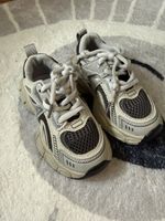 Kinder Sneakers – Grösse 25