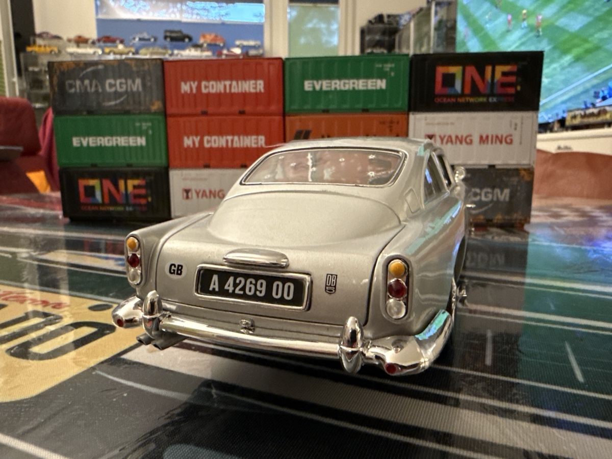 Aston Martin Modellini d'auto: Auto World Aston Martin James Bond – Nuovo (secondo la descrizione) da Basel venduto da Zomeg 3