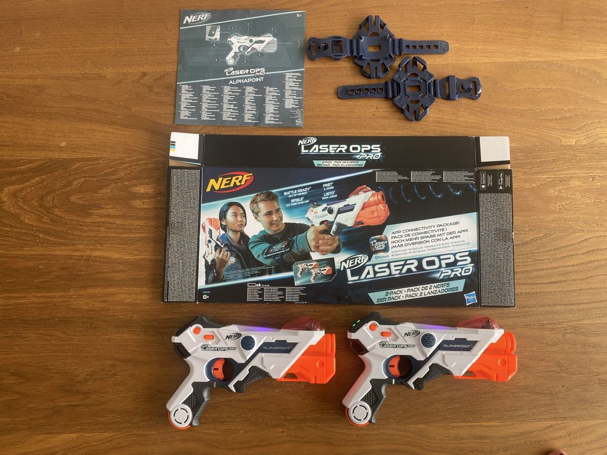 Nerf Spielzeuge: Nerf Laser OPS Pro mit Armband 2er Pack Bluetooth, Hasbro – Gebraucht aus Meggen von 6003Luzern