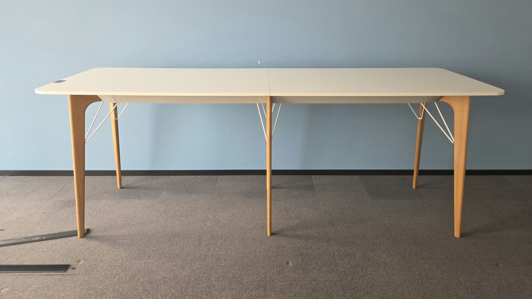 Tavoli: Bene Timba Stehtisch, Weiss, Beine Eiche, 280 × 90 cm – Usato da Affoltern am Albis venduto da Zapro 4