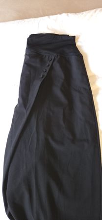 Schwarze Sarouel-Hose Gr. 42 mit Knöpfen,